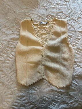 Zara Cream Sleeveless Button V-Neck Knit Vest